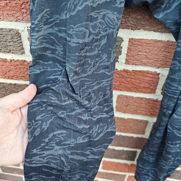 Lululemon Surge Light 3/4 Tight *Side Pockets 23" Size Large Running - Picture 6 of 10